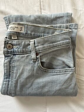 Abercrombie & Fitch - Curve Love Ultra High Rise 90s Straight Jean